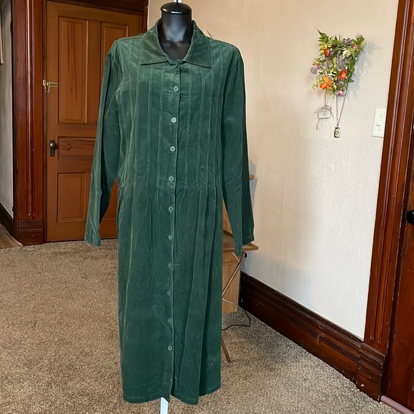 The paragon Dresses & Skirts - Women’s 1X Corduroy Shirtdress pleated forest green warm cotton The Paragon